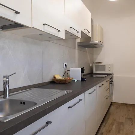 Daisy Apartment